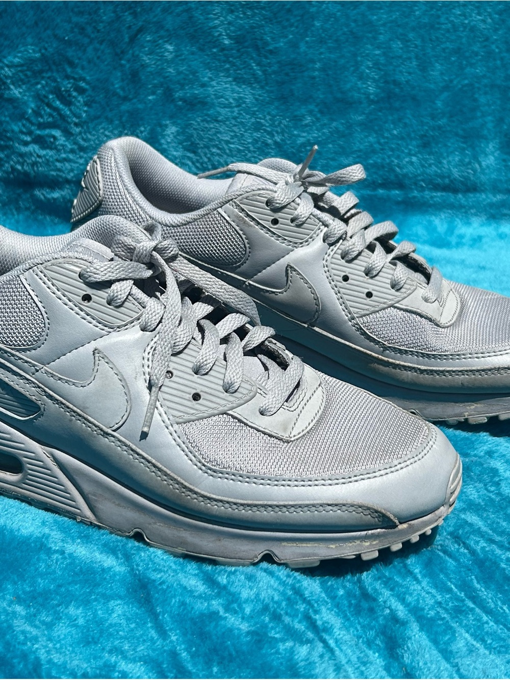 Nike Men’s Sneakers in Light Gray